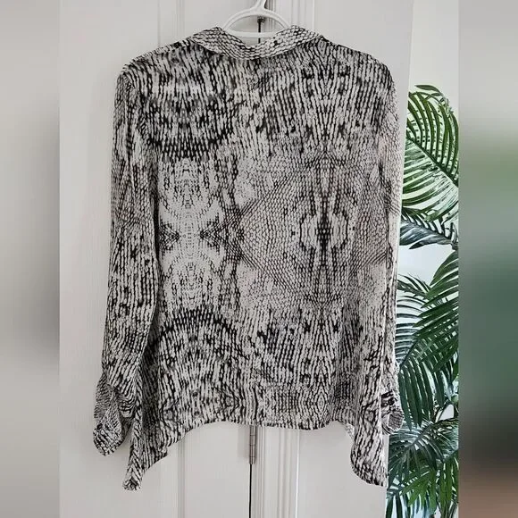 Kenneth Cole Reaction  Patterned Blouse - Picture 2 of 5